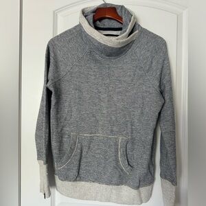 Abercrombie & Fitch Light Gray Knit Sweater